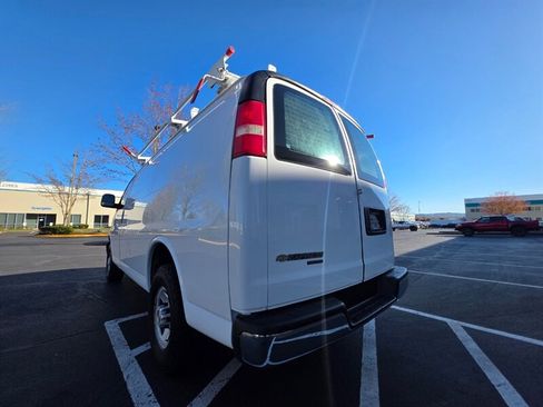 Used 2014 Chevrolet Express 2500 image 11