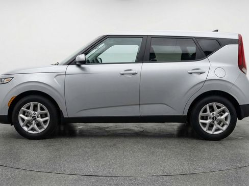 Used 2025 Kia Soul LX w/ LX Technology Package image 4