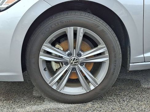 Used 2024 Volkswagen Jetta SE FWD image 5