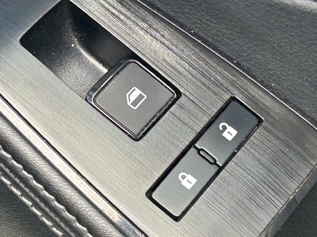 Used 2025 Nissan Rogue SV AWD/4WD image 36