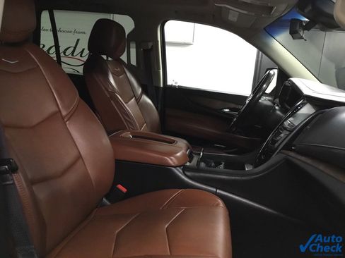 Used 2017 Cadillac Escalade Luxury image 36