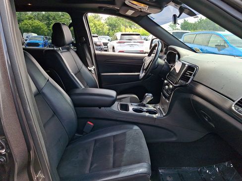 Used 2021 Jeep Grand Cherokee Laredo X AWD/4WD image 12