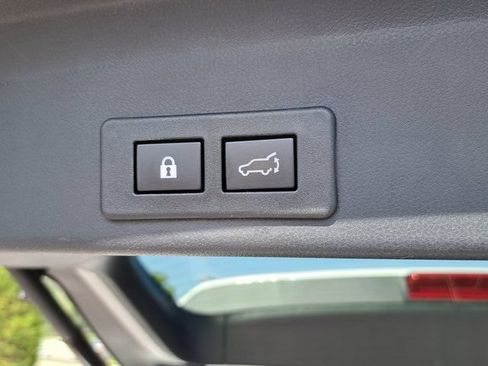 Certified 2025 Subaru Ascent Premium AWD/4WD image 31