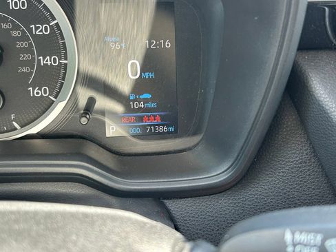Used 2021 Toyota Corolla LE FWD image 29