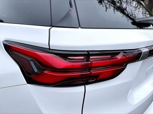 Used 2023 Chevrolet Traverse Premier image 35