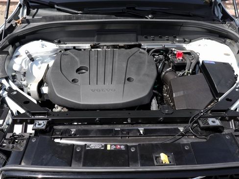 Used 2024 Volvo XC60 B5 Core image 12