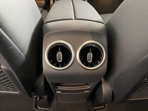 Used 2025 Mercedes-Benz GLB 250 4MATIC image 28