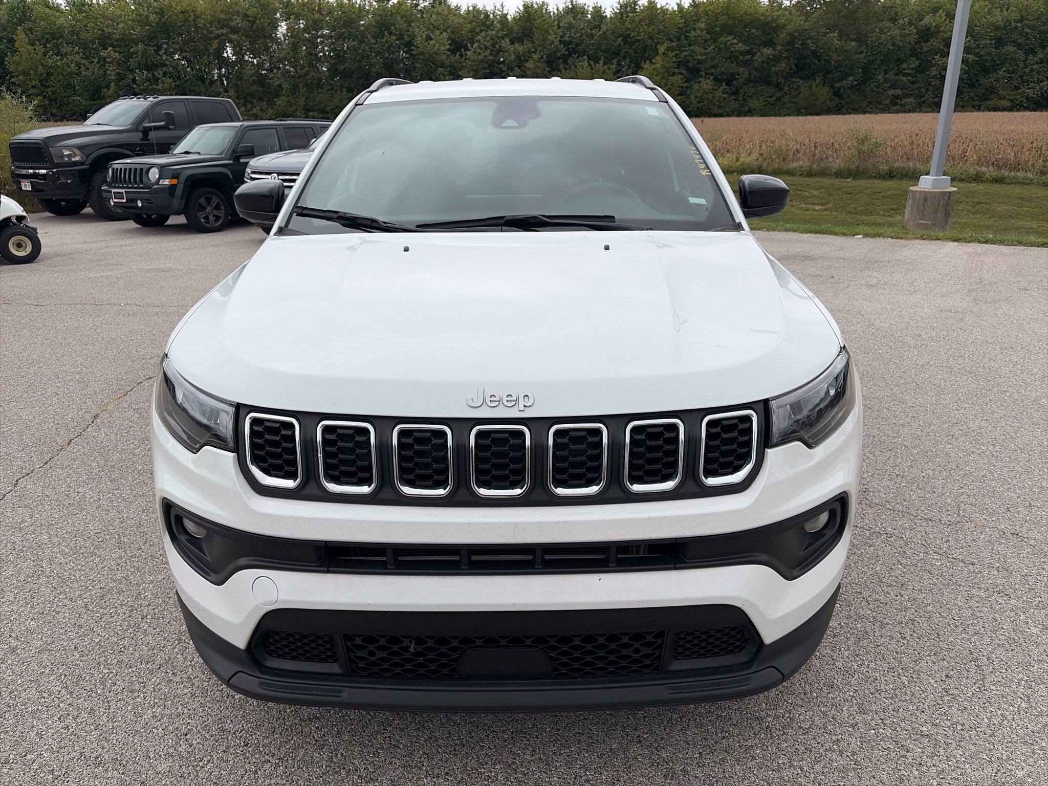 Used 2024 Jeep Compass Latitude AWD/4WD image 8