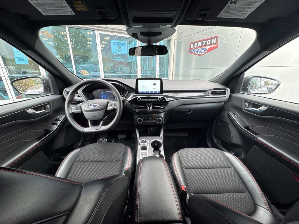 Used 2025 Ford Escape ST-Line FWD image 11