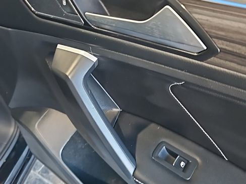 Used 2024 Volkswagen Tiguan SEL R-Line image 12