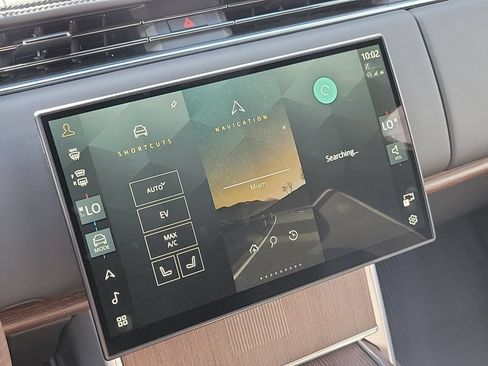 Used 2025 Land Rover Range Rover Autobiography AWD/4WD image 22