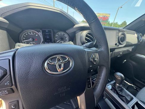 Used 2020 Toyota Tacoma TRD Off-Road AWD/4WD image 17