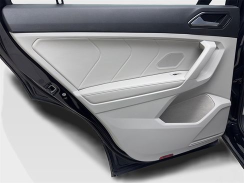 Used 2024 Volkswagen Tiguan SE R-Line image 35