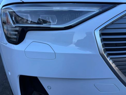 Used 2021 Audi e-tron Premium Plus w/ Premium Plus Package image 17