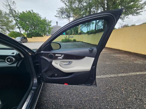 Used 2016 Mercedes-Benz C 300 4MATIC Sedan image 38