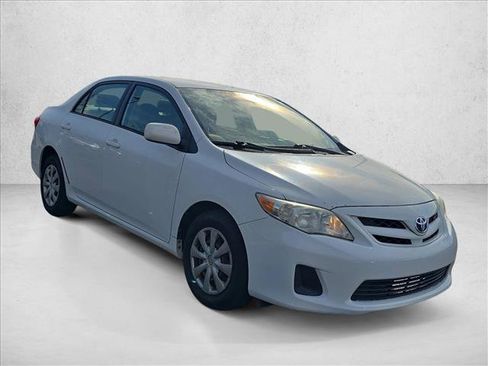Used 2011 Toyota Corolla LE image 3