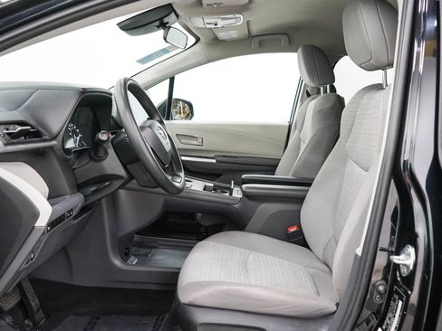 Used 2024 Toyota Sienna LE AWD/4WD image 22