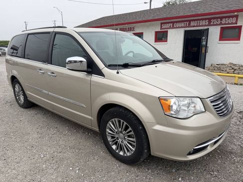 Used 2013 Chrysler Town & Country Touring-L w/ Driver Convenience Group FWD image 1
