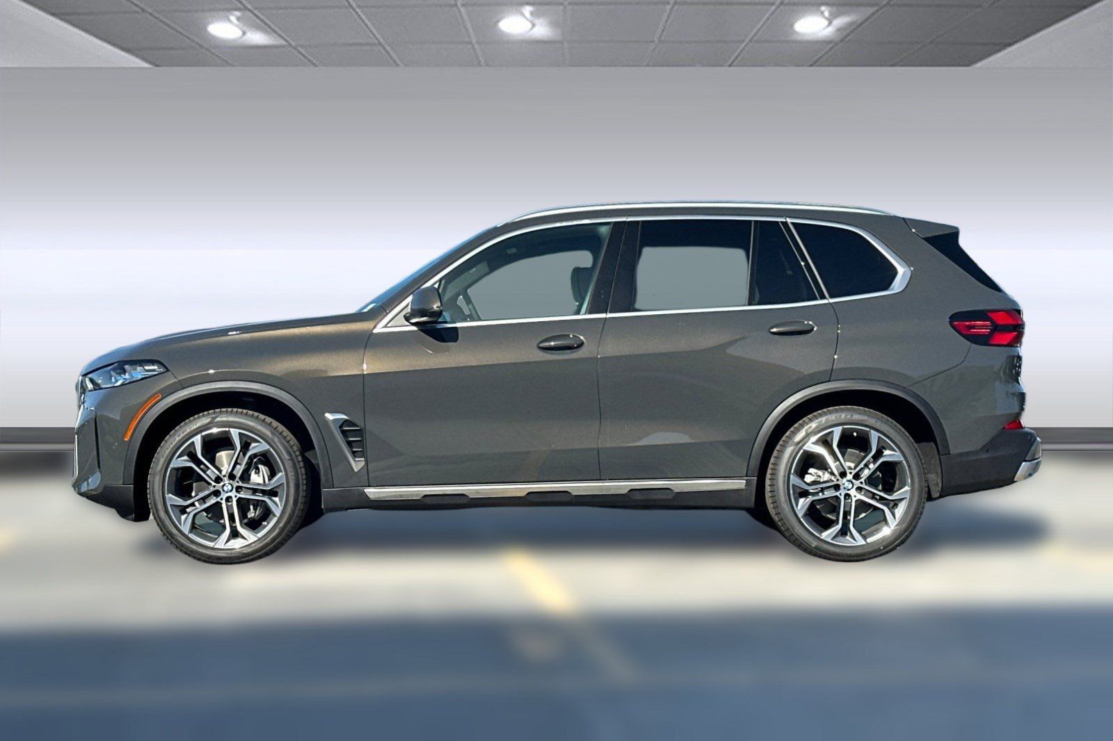 Used 2026 BMW X5 xDrive40i AWD/4WD image 2