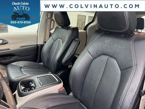 Used 2024 Chrysler Pacifica Touring-L image 27