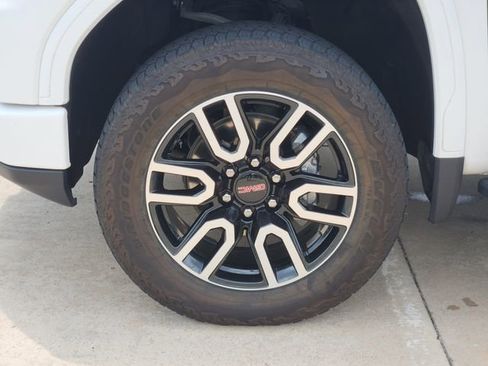 Used 2025 GMC Sierra 1500 AT4 w/ AT4 Premium Package AWD/4WD image 10