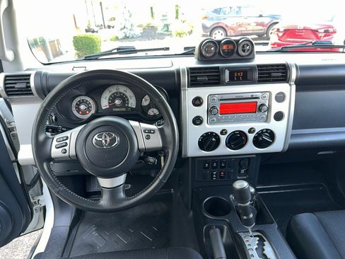 Used 2013 Toyota FJ Cruiser 4WD w/ Upgrade Pkg image 7