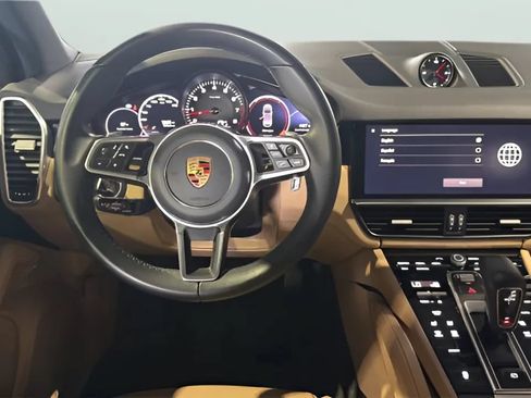 Used 2023 Porsche Cayenne AWD/4WD image 30