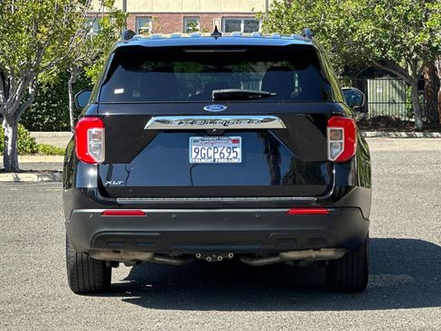 Certified 2023 Ford Explorer XLT RWD image 4