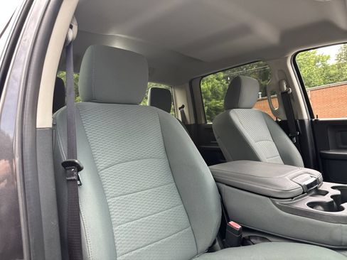 Used 2015 RAM 1500 Express RWD image 29