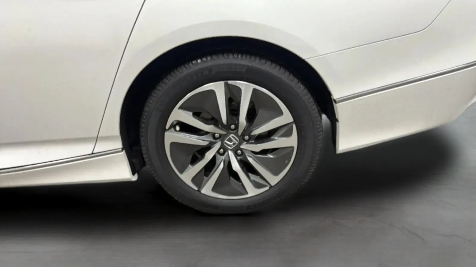 Used 2020 Honda Accord Touring image 26