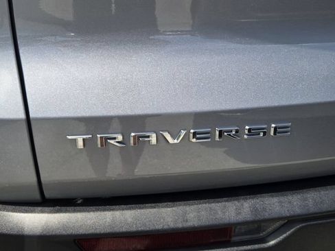 Used 2025 Chevrolet Traverse LT FWD image 6