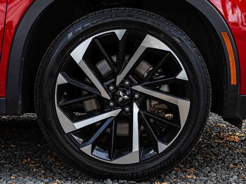 Used 2024 Mitsubishi Outlander AWD image 28