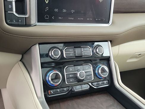 Used 2023 GMC Yukon Denali w/ LPO, Floor Liner Package AWD/4WD image 28