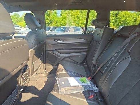 New 2025 Jeep Grand Cherokee L Altitude image 24