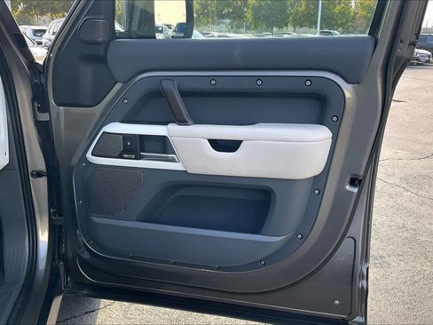 Used 2023 Land Rover Defender 110 SE image 26