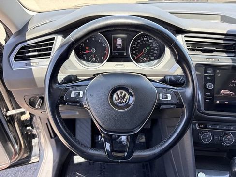Used 2018 Volkswagen Tiguan SEL FWD image 24