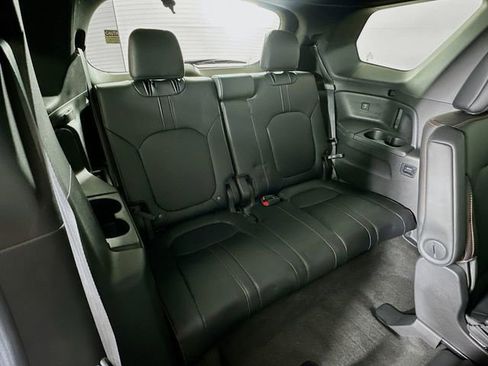 Used 2025 Honda Pilot TrailSport image 9