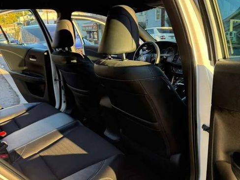 Used 2017 Honda Accord Sport image 9