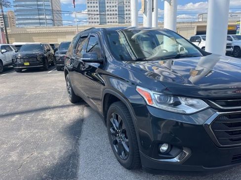 Used 2020 Chevrolet Traverse RS FWD image 1