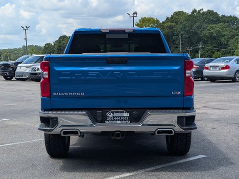 Used 2023 Chevrolet Silverado 1500 LTZ w/ LTZ Convenience Package II AWD/4WD image 9