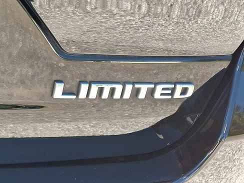 Used 2023 Jeep Grand Cherokee Limited image 33