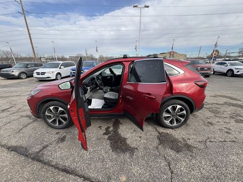 Used 2023 Ford Escape Platinum image 4