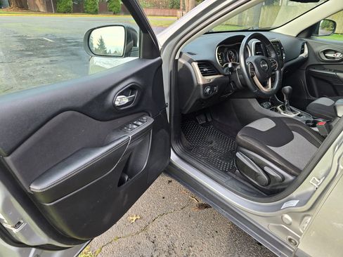 Used 2017 Jeep Cherokee Altitude image 20