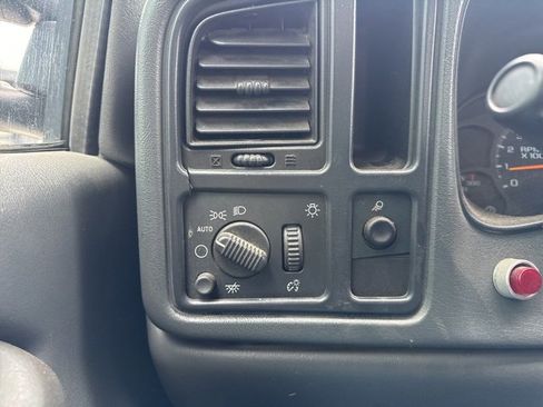 Used 2004 GMC Sierra 3500 SLE image 8