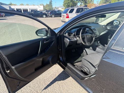 Used 2013 MAZDA MAZDA3 i Sport FWD image 12