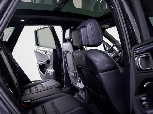 Certified 2026 Porsche Macan AWD/4WD image 12