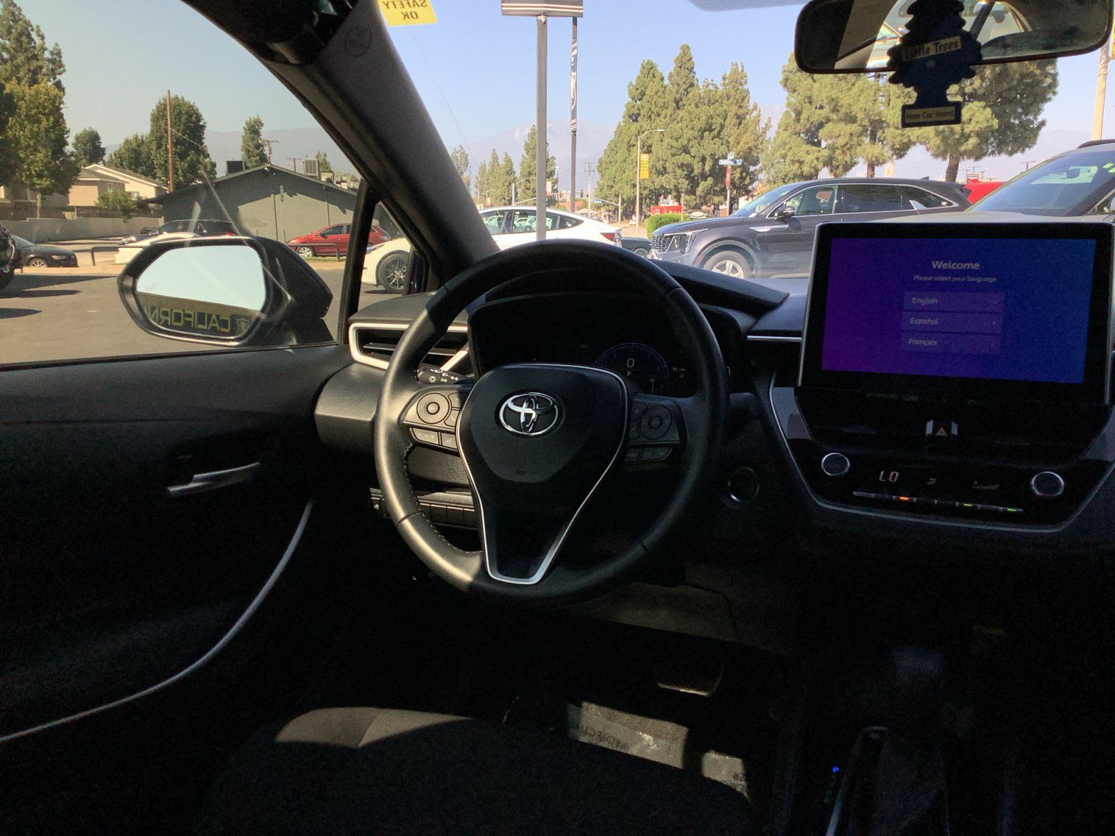 Used 2025 Toyota Corolla SE w/ SE Premium Package FWD image 19