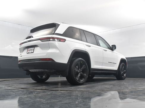 New 2025 Jeep Grand Cherokee Altitude image 45
