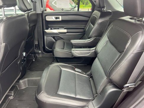 Certified 2022 Ford Explorer Limited w/ Equipment Group 301A image 23
