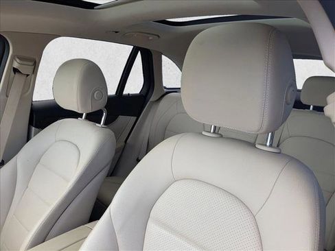 Used 2022 Mercedes-Benz GLC 300 image 12